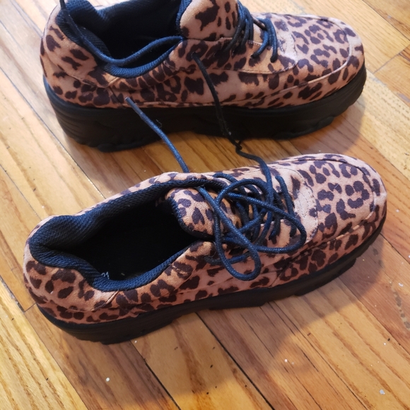 New F21 platform sneaker(9) - Picture 5 of 8